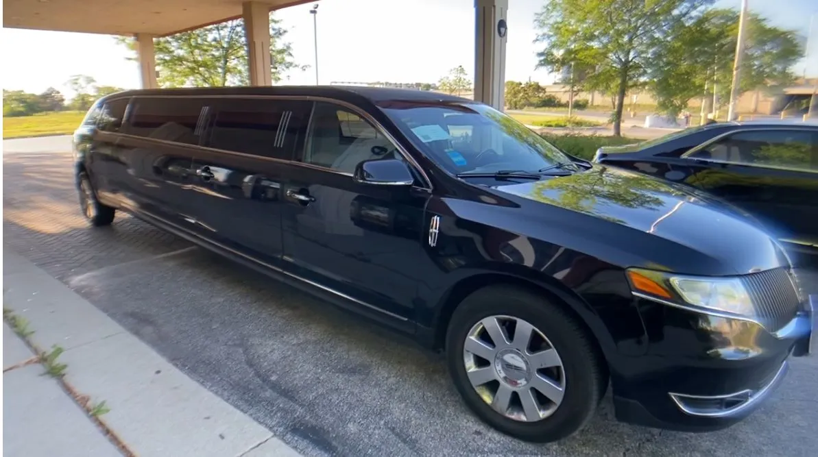 Lincon MKT Stretch Limo