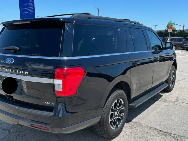 Ford Expedition in parking lot