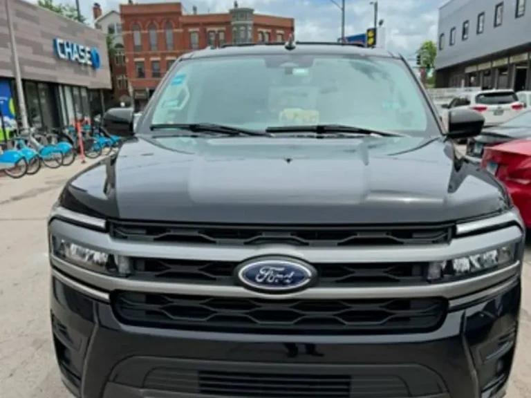 Ford Expedition near Chase01