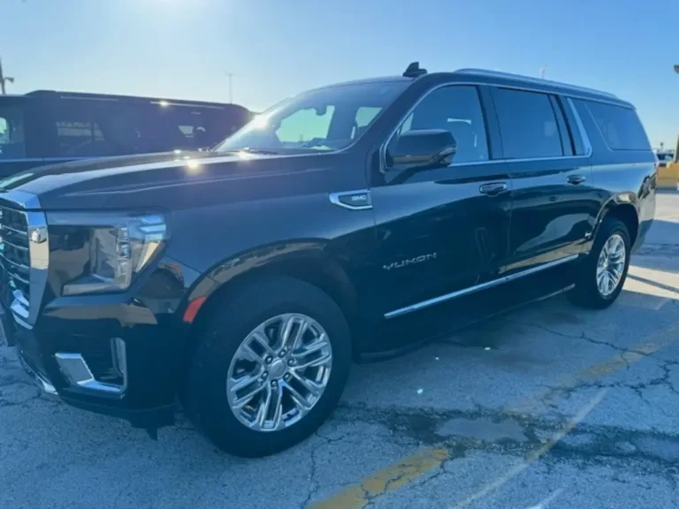 GMC Yukon side view