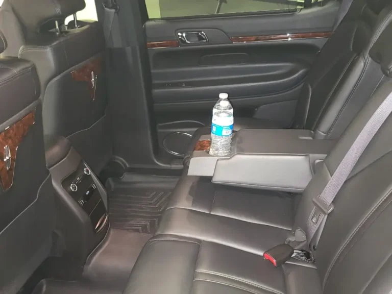 Lincoln MKT interior