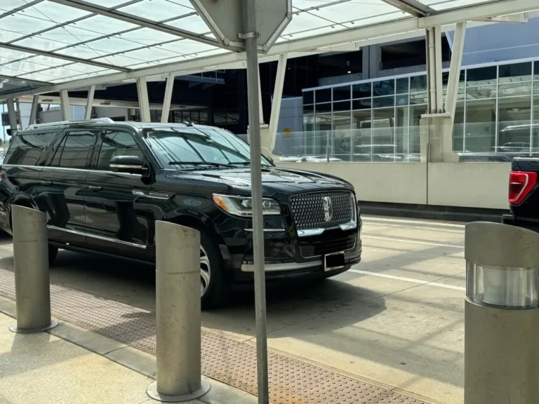 Lincoln Navigator at airport