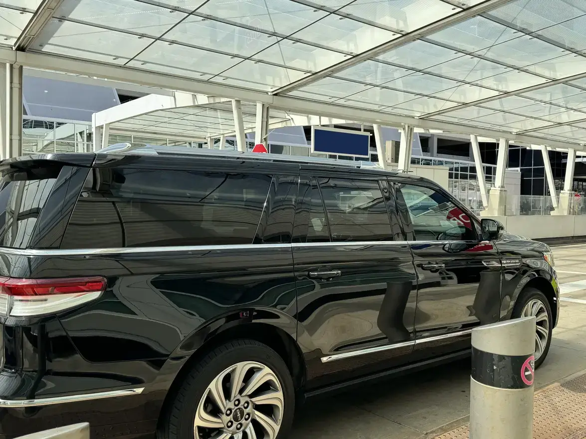 Navigator at Airport