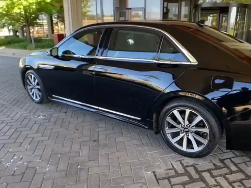 Lincoln Continental Side view