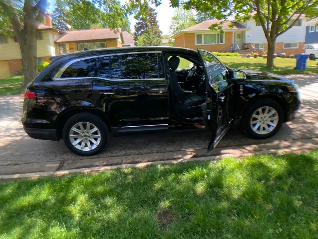 Lincoln MKT side view